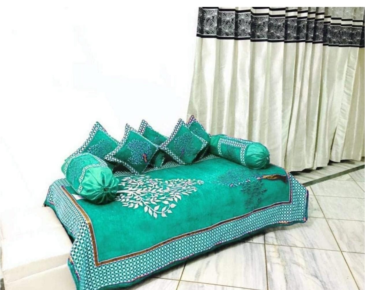 Chennile diwan set